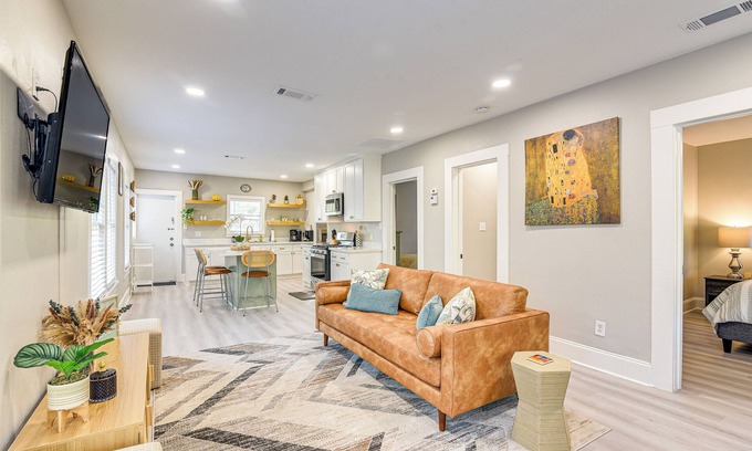 Greater East End House | 3 Mi to Dtwn: Dog-Friendly Home in Houston!