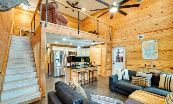 Geneva House | 3 Mi to Lake Harney Home on 6 Acres with Fire Pit