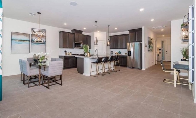 Glendale House | 3 mile from State Farm Stadium