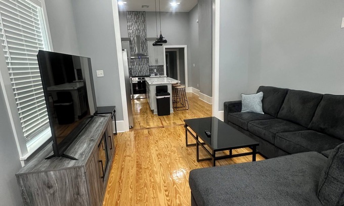 Fairgrounds House | 3 mins from French Quarters, Superdome, and Downtown.w booking for 3 day minimum