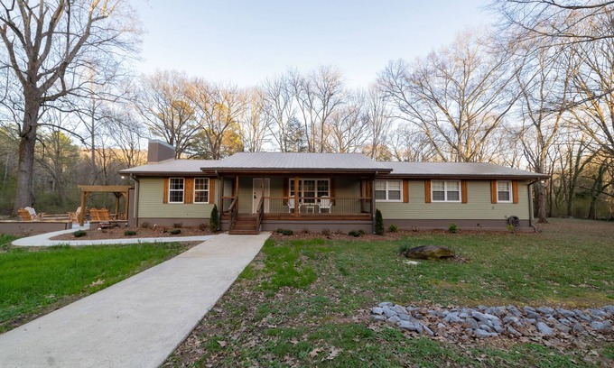 Grant House | 3 minutes from local boat launch, renovated multi-family home