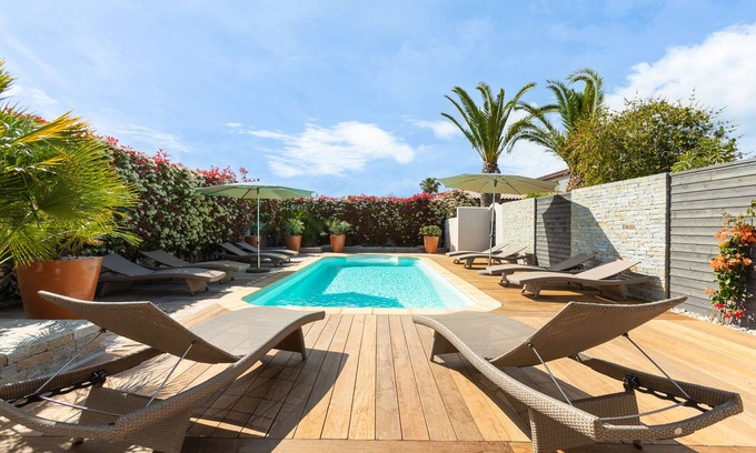 Cala Rossa House | 3 minutes walk to the beach of cala rossa 4 villas standing pool area