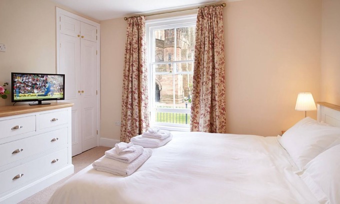 Hereford House | 3 Palace Yard, a stunning four storey townhouse with games room and parking near Hereford Cathedral