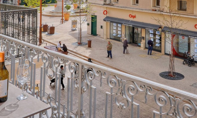 Cannes City Centre Apartment | 3 pièces avec balcon, vue sur le Vieux Port A2B022