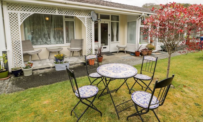 Llanbedr Cottage | 3 RIVERSIDE BUNGALOWS, family friendly, with a garden in Llanbedr