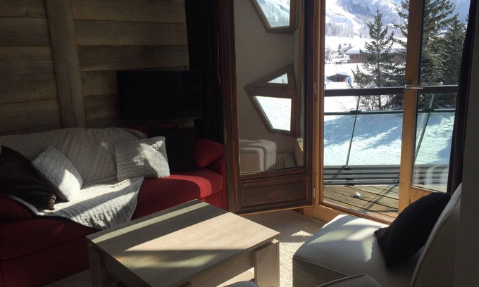 Val-d'Isere Apartment | 3 room apartment (6 persons) at the foot of the slopes with beautiful views