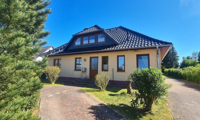 Gersdorf Apartment | 3-room vacation apartment (max 4 pers, 65m²) on the upper floor - FeWo am Kleinbauernhof