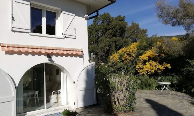 Cavalaire-sur-Mer House | 3 ROOMS APARTMENT WITH BEAUTIFUL SEA VIEW IN A QUIET AND GREEN PROPERTY