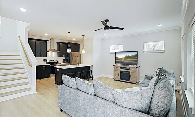 Talbot's Corner House | 3-story Townhome GREAT location in East Nashville
