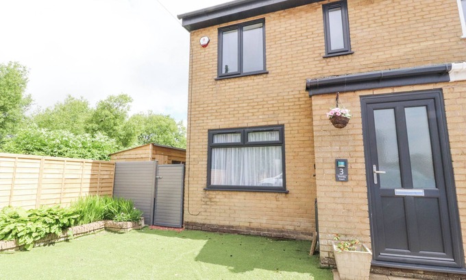 Morecambe House | 3 THRIMBY COURT, pet friendly, with open fire in Morecambe