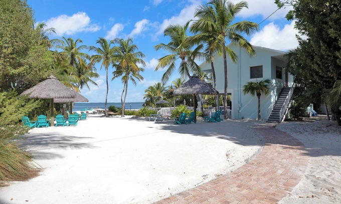 Key Largo Hotel | 3 Units Breathtaking Views, Pet Friendly, Private Beach Access & Ideal Location