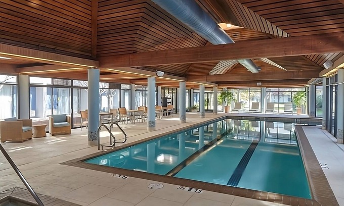 Berkeley Hotel | 3 Units | Group Stay near Berkeley Marina with Pool & Pet - Friendly