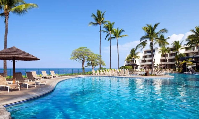 Keauhou House | 3 x Club Partial Ocean View 2 Double Beds at Outrigger Kona Resort and Spa