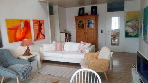 Irschen Apartment | 3-Zi Atelierdachwohnung mit Bergblick Seenähe und 2 Loggia