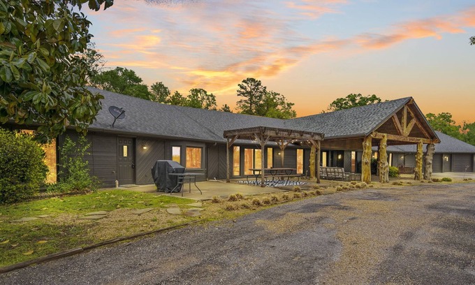 Blue Eye House | 30-Day Rental, Nestled in Ozark Mountains on 1.6 Acres, Games, Fire Pit