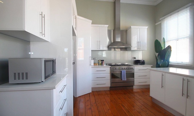 Wagga Wagga House | 30 Fitzmaurice St · Waterviews | Hidden Gem in CBD - Sleeps 10