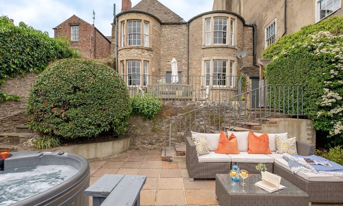 Richmond Cottage | 30 Frenchgate - a house that sleeps 10 guests in 5 bedrooms