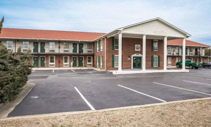 Morehead City Hotel | 30 m² Hotel ∙ 127 guests