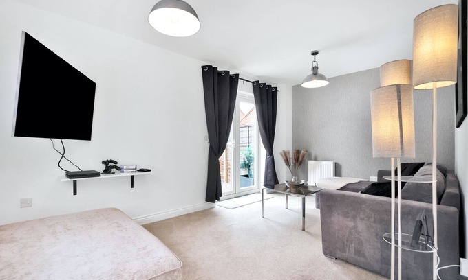 Peterborough House | ♠️30% OFF 28+ nights stays - 3bed House close to City Centre-Parking/Garden♠️