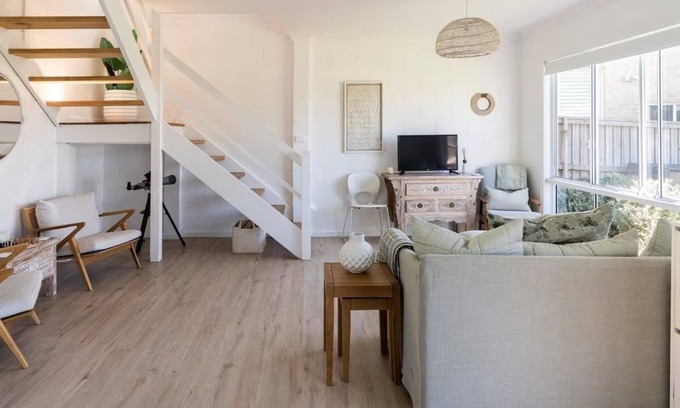 Copacabana House | 30 seconds to beach. Updated 1970s beach house