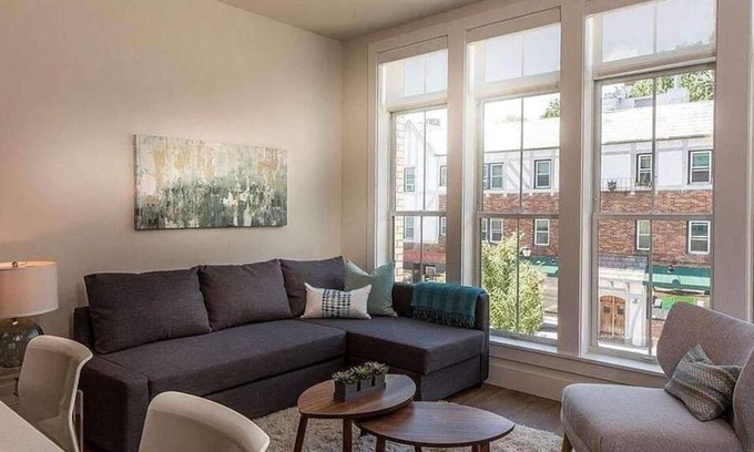 Tuckahoe Apartment | 300 - 2K · Cozy apartment in quaint town 30 min to NYC, Wi-Fi