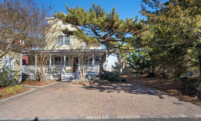 Lewes House | 300 Bay Avenue - Bayfront on Lewes Beach!