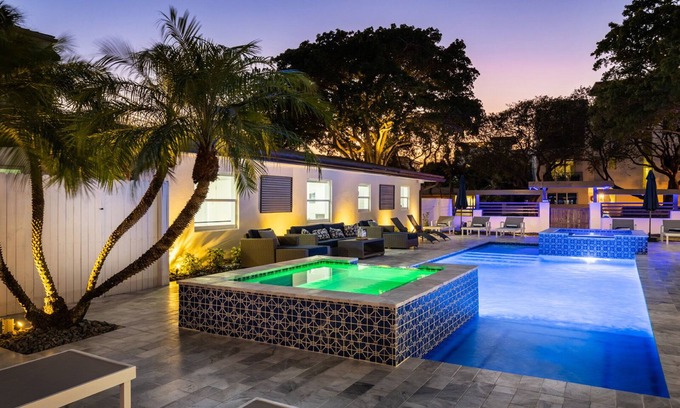 Lauderdale-by-the-Sea Resort | 300 STEPS TO WHITE SAND BEACH /HEATED POOL /HOT TUB/MONTHLY SUMMER SPCLS - H4