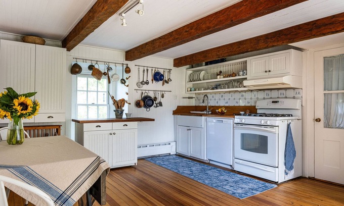 Accord House | 300-year-old stone house with large patio & plenty of country charm