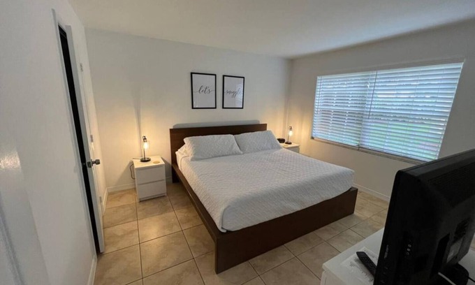 Mission Bay Apartment | 300B - Boca Retreat w/Pool, Parking, Near Evert Tennis & Shops