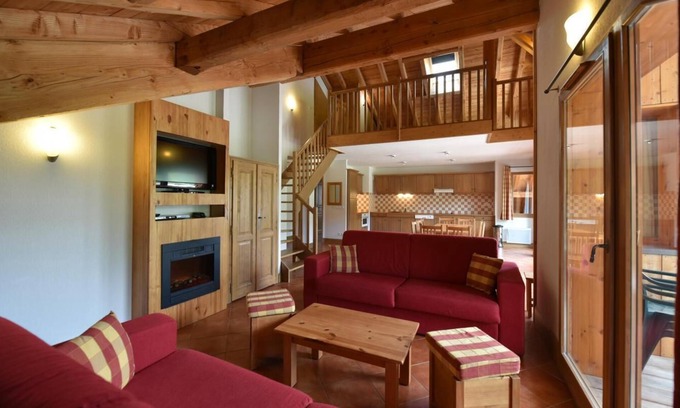 Montgenevre Apartment | 300m from shops, fitness, swimming pool, sauna, hammam, terrace, balcony, tv, ski locker, 43m²
