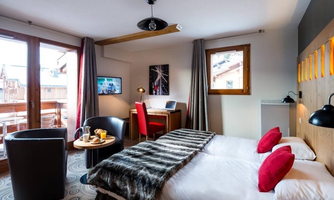 Les Saisies Apartment | 300m from shops, swimming pool, sauna, hammam, terrace, balcony, tv, ski locker, 50m², Les Saisies