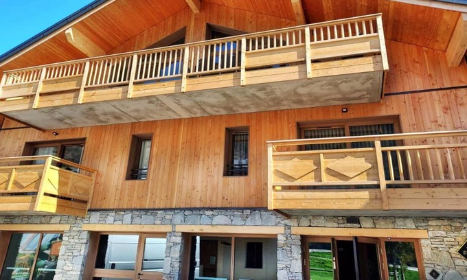 Champagny-en-Vanoise Apartment | 300m from ski slopes, 2nd floor, balcony, parking, tv, 71m², Champagny-en-Vanoise