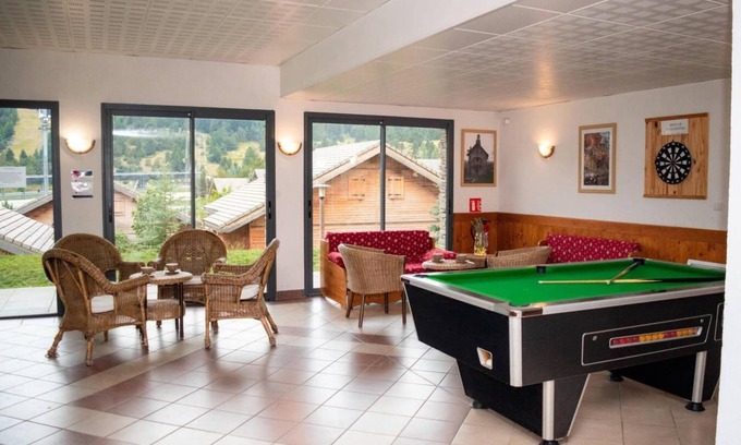 Saint-Etienne-en-Devoluy Apartment | 300m from ski slopes, 3rd floor, view mountain, fitness, swimming pool, sauna, balcony, parking, tv