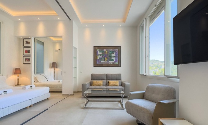 California - Pezou Apartment | 303 Le Gallia