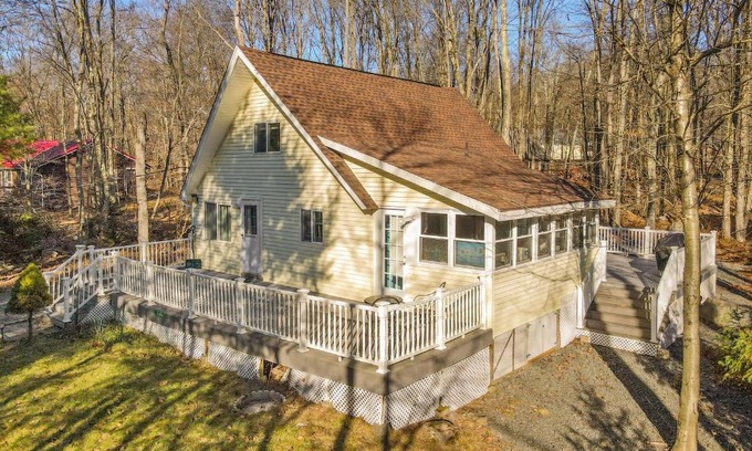 Pocono Lake House | 305 N Arrow Drive
