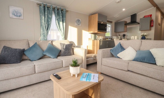 Morecambe Cottage | 32 BAYVIEW, pet friendly, country holiday cottage in Heysham