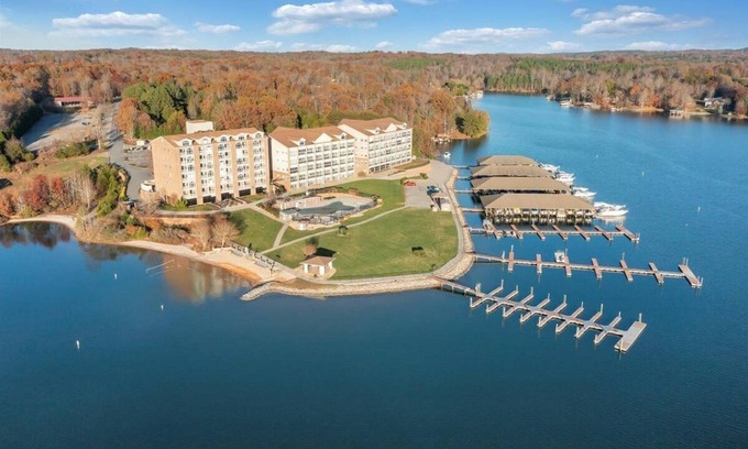 Huddleston Apartment | #323 Pointe - 2 Bedroom Lakefront Condo at Mariners SML