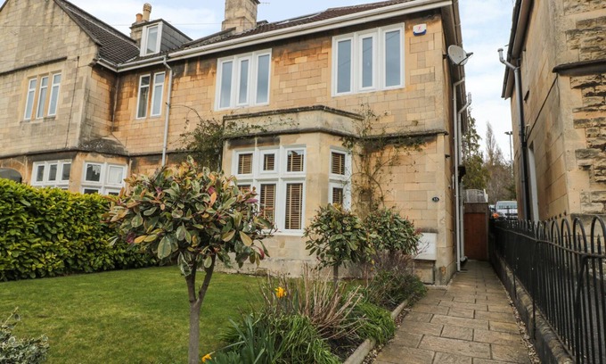 Upper Town Cottage | 33 CRESCENT GARDENS, family friendly, luxury holiday cottage in Bath