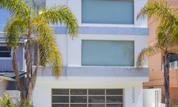 Hollywood House | 3302O - Modern Marvel: 4 BR, 3 BA House in Oxnard, Sleeps 8