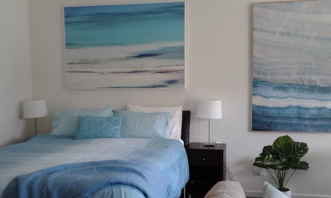 Cowes House | 340 THE WAVES, Studio Unit, across the road from the beach, lift access.