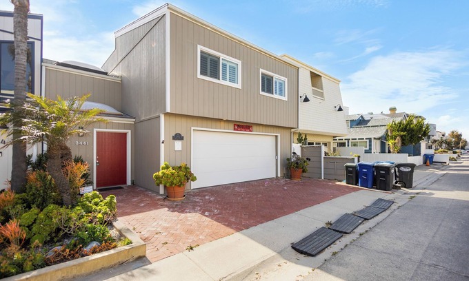 Hollywood House | 3441O Mollies by the Sea