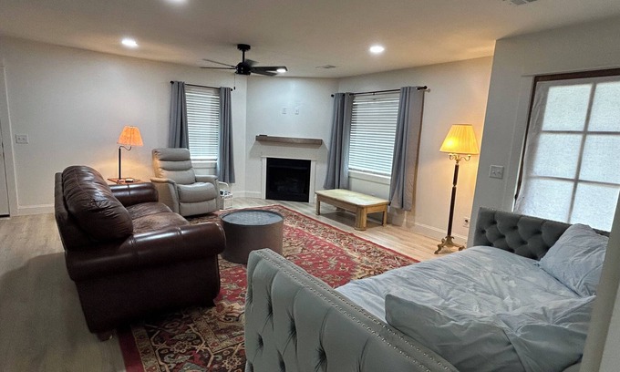 New Albany House | 35 min to Oxford 75 min Graceland