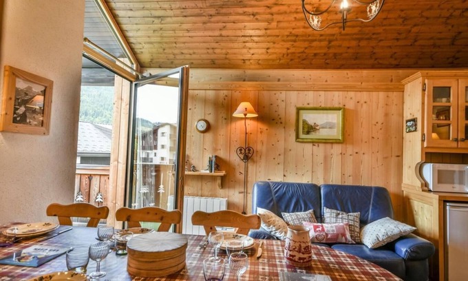 Les Gets Apartment | 350m from ski lifts, 3rd floor, balcony, parking, tv, ski locker, 43m², Les Gets