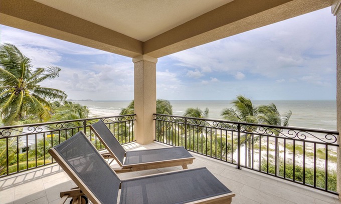Mid Island House | 3554 Aloha Oasis: Gulf-Front, Pool, Spa, Sleeps 14!