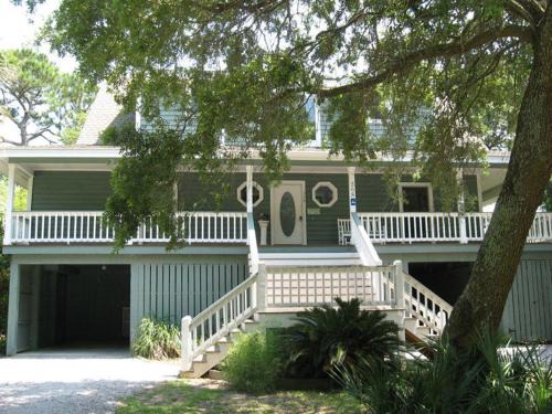 Saint Helena Island House | 368 Wahoo Dr