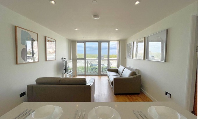 Newquay Cottage | 38 Zinc - an apartment that sleeps 6 guests in 2 bedrooms