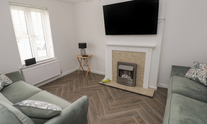 Port Talbot House | 39 MARINERS QUAY, pet friendly, with a garden in Port Talbot