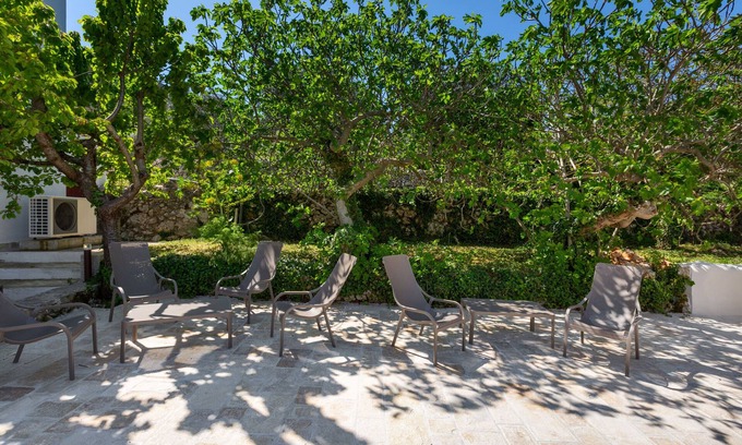 Noci House | 3915 cdg - Stanza Alessandra (PT) by BarbarHouse