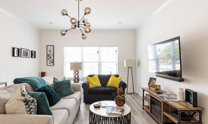 Atlanta House | 3Bd Flex - Townhome Near Beltline & Truist Park