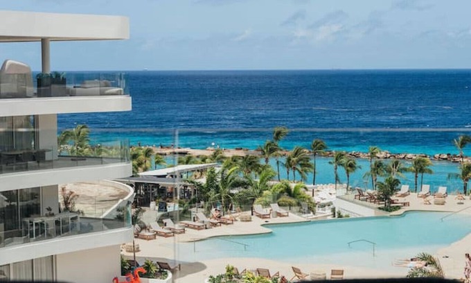 Willemstad Condo | 3BD Penthouse w/Jacuzzi ONE Mambo 40 by Bocobay